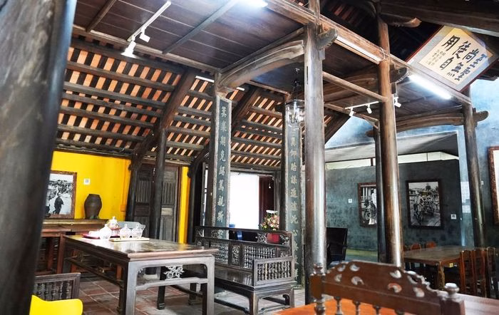 Sự tinh xảo trong từng đường chạm khắc của nhà rường cổ. Ảnh: Nguyên Lý - TTXVN