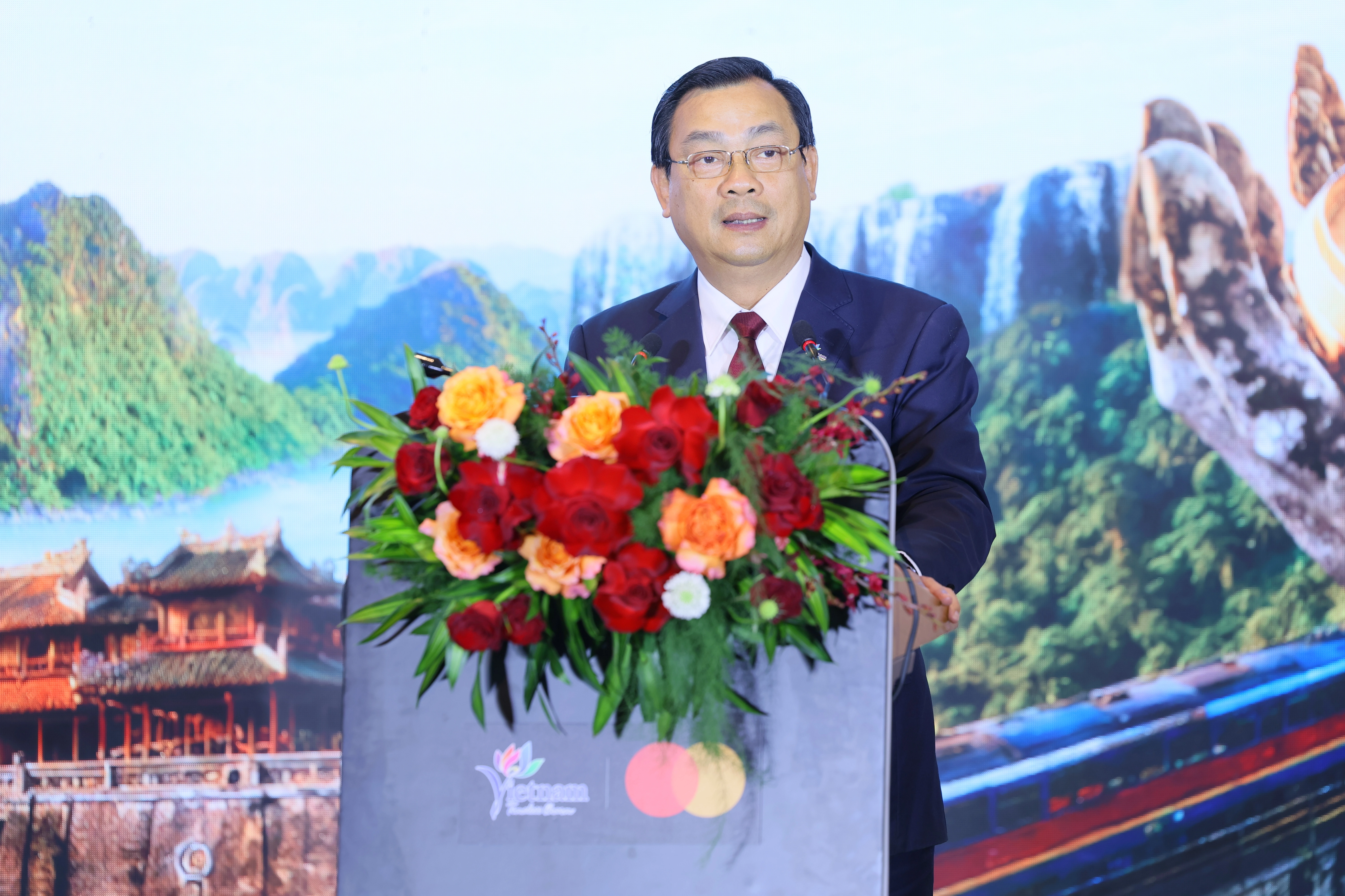 Ông Nguyễn Trùng Khánh nhấn mạnh tầm quan trọng của việc xây dựng hệ sinh thái du lịch thông minh để nâng cao năng lực cạnh tranh.