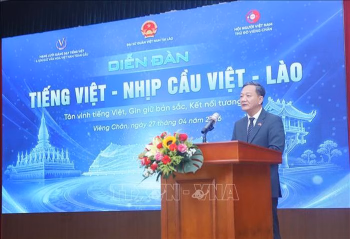 Đại sứ Nguyễn Minh Tâm nhấn mạnh tiếng Việt là cầu nối bền vững nhất giữa nhân dân hai nước. Ảnh: Xuân Tú/PV TTXVN tại Lào