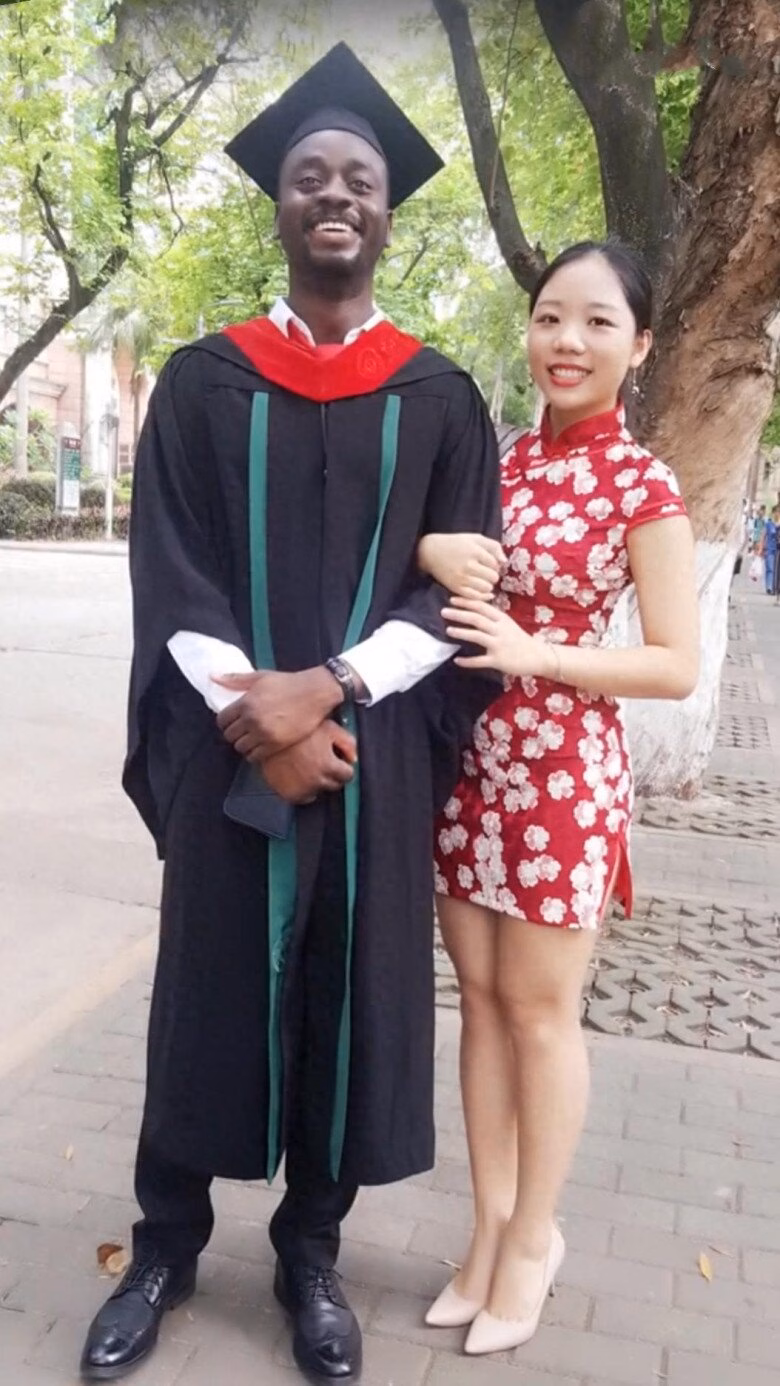 Tình yêu bền chặt giúp họ vượt qua những sóng gió ban đầu.