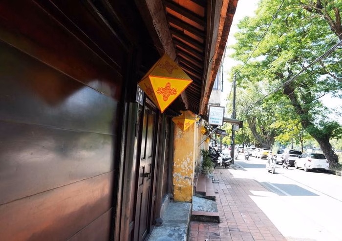 Chi tiết kiến trúc đặc trưng của các ngôi nhà cổ tại phường Phú Xuân. Ảnh: Nguyên Lý - TTXVN