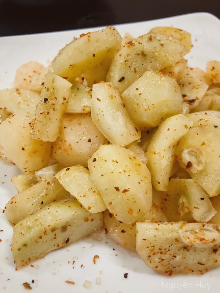Màu sắc hấp dẫn của quả sơn tra khi vào mùa chín rộ.