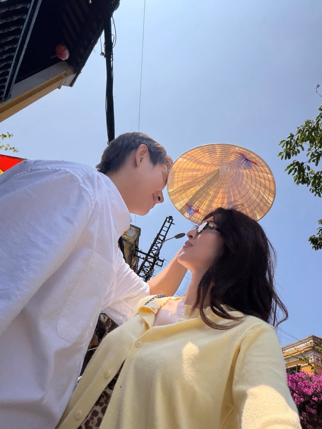 Cặp đôi ngày càng cởi mở và thoải mái hơn trong việc chia sẻ cuộc sống tình cảm trên mạng xã hội
