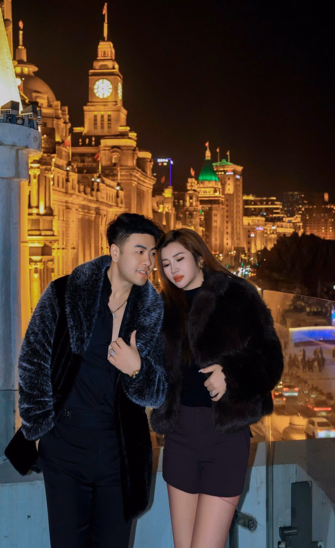 Bên dưới bài đăng, đông đảo bạn bè, đồng nghiệp và người hâm mộ đã để lại lời chúc phúc cho cặp đôi. Ảnh: FBNV